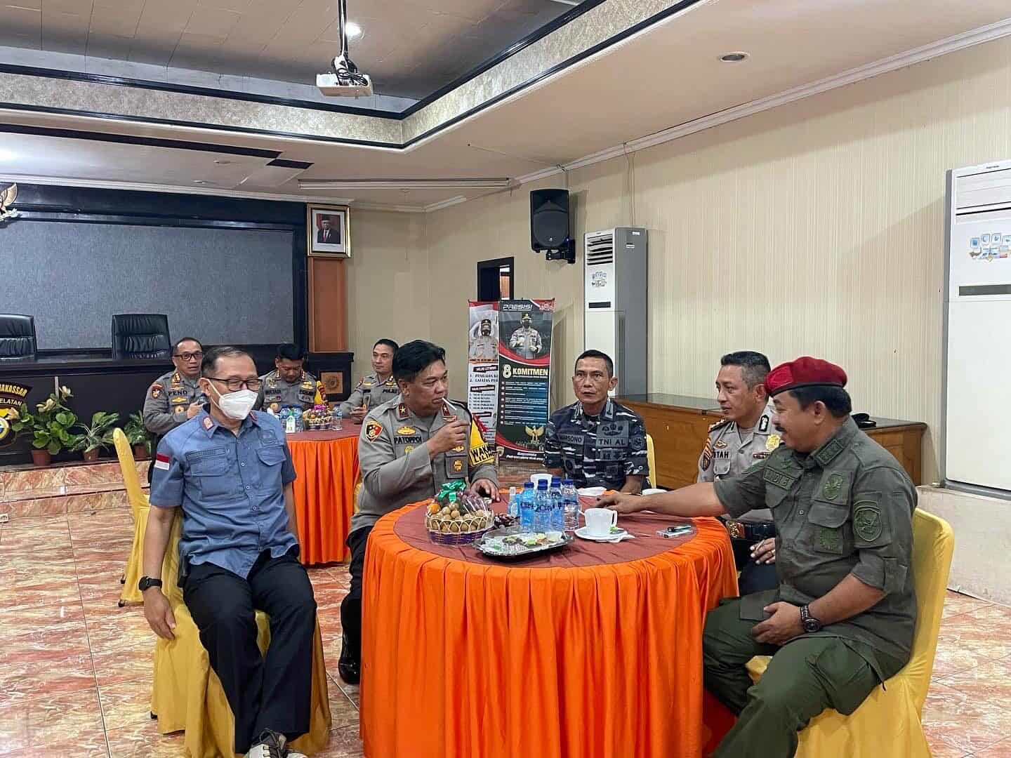 FORKOPIMDA Provinsi Sulawesi Selatan menghadiri kegiatan pelaksanaan Pemantauan Pos Pengamanan, Pos Pelayanan dan Pos Terpadu serta Monitoring Situasi Kambtibmas Pada Perayaan Natal Tahun 2021 FORKOPIMDA Provinsi Sulawesi Selatan menghadiri kegiatan pelaksanaan Pemantauan Pos Pengamanan, Pos Pelayanan dan Pos Terpadu serta Monitoring Situasi Kambtibmas Pada Perayaan Natal Tahun 2021