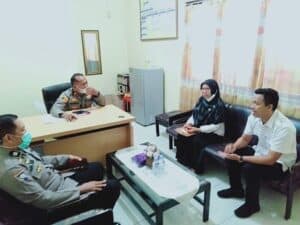Bidang P2M dalam upaya mengumpulkan data dukung terkait pelaksanaan persiapan pembentukan Desa Bersinar Desa Kanjilo Kecamatan Barombong Kabupaten Gowa Bidang P2M dalam upaya mengumpulkan data dukung terkait pelaksanaan persiapan pembentukan Desa Bersinar Desa Kanjilo Kecamatan Barombong Kabupaten Gowa