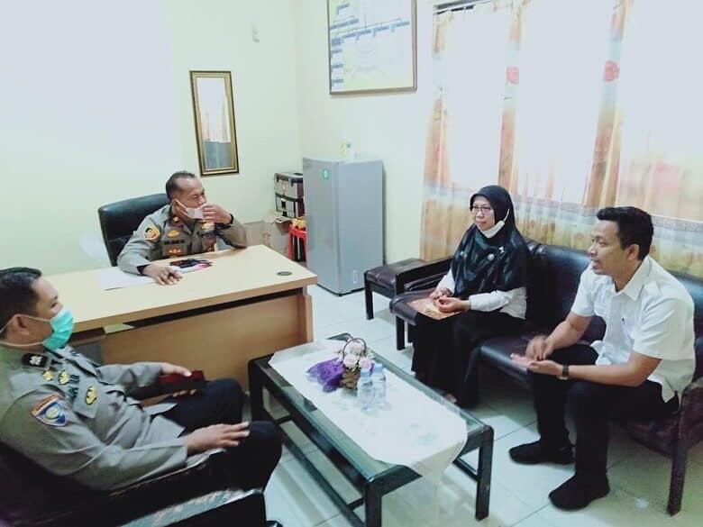 Bidang P2M dalam upaya mengumpulkan data dukung terkait pelaksanaan persiapan pembentukan Desa Bersinar Desa Kanjilo Kecamatan Barombong Kabupaten Gowa Bidang P2M dalam upaya mengumpulkan data dukung terkait pelaksanaan persiapan pembentukan Desa Bersinar Desa Kanjilo Kecamatan Barombong Kabupaten Gowa