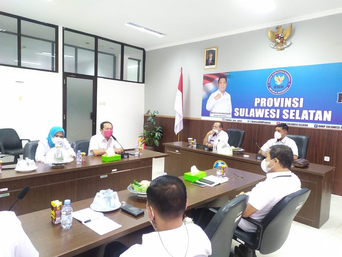 Kabid Pemberantasan BNNP Sulsel menerima kunjungan dari kepala Balai POM Cab. Mamuju Kabid Pemberantasan BNNP Sulsel menerima kunjungan dari kepala Balai POM Cab. Mamuju