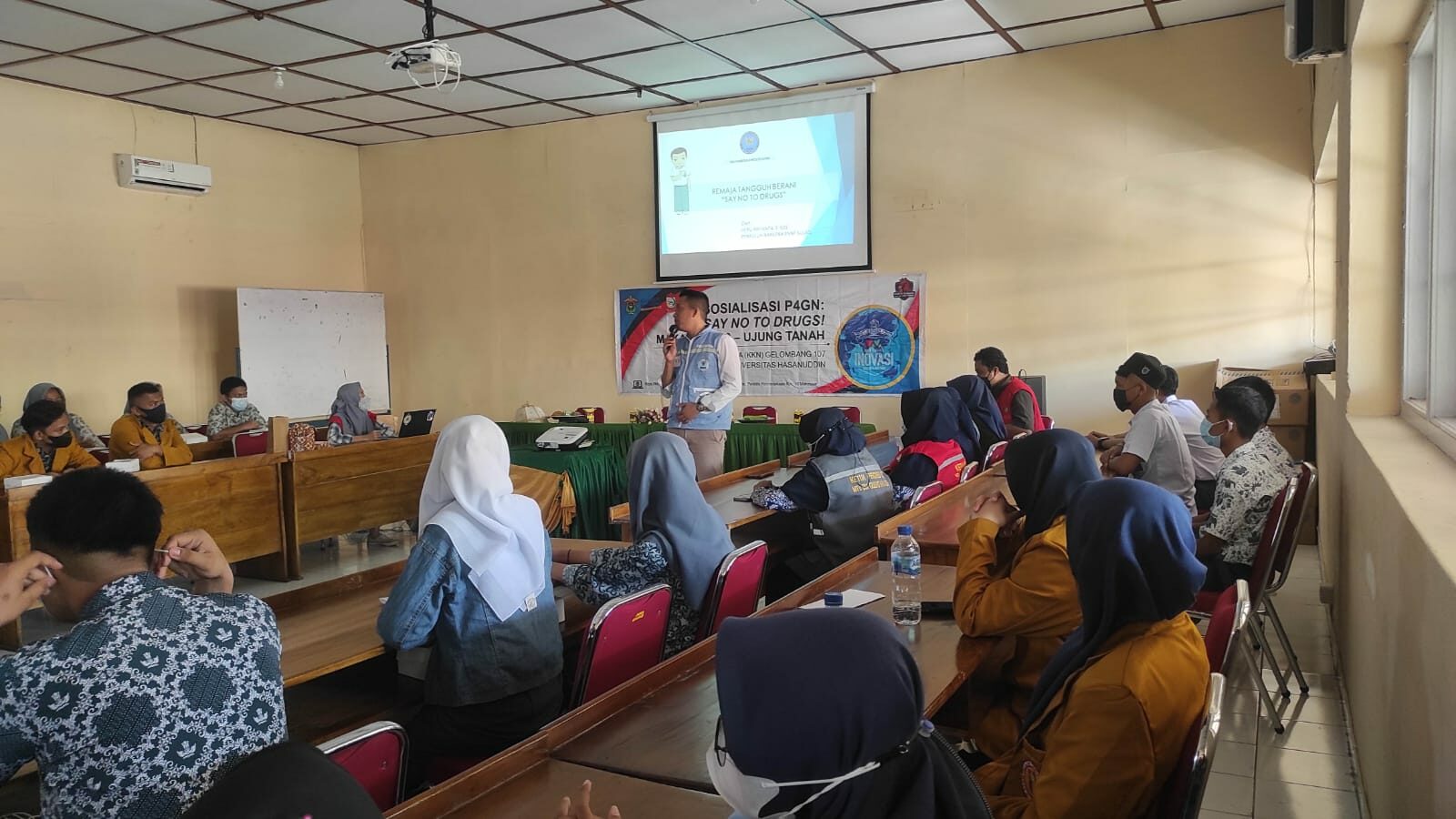 Sosialisasi Bahaya Narkoba di lingkungan Pelajar DI SMA N 4 MAKASSAR Penyuluhan Bahaya Penyalahgunaan Narkoba bagi siswa siswi SD SMP SMA Lingkup Kec. Manggala