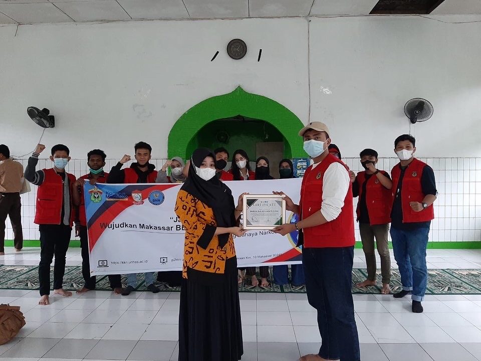 Sosialisasi Bahaya Narkoba di lingkungan Pendidikan kepada Siswa (i) SMA Muhammadiyah 6 Makassar Sosialisasi Bahaya Narkoba di lingkungan Pendidikan kepada Siswa (i) SMA Muhammadiyah 6 Makassar