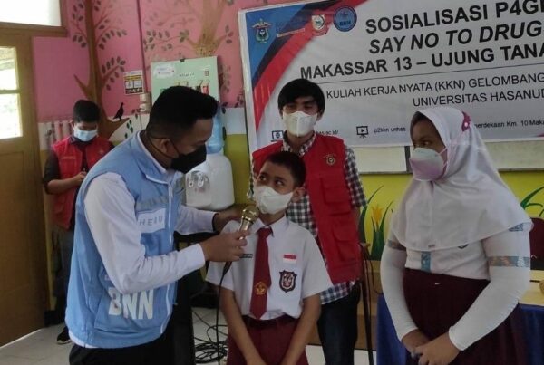 Sosialisasi bahaya narkoba kepada perwakilan siswa (i) SD di Kec. Ujung tanah Makassar