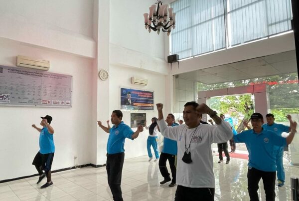 Personel BNNP Sulsel melaksanakan senam pagi Personel BNNP Sulsel melaksanakan senam pagi