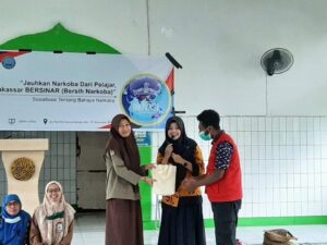 Sosialisasi Bahaya Narkoba di lingkungan Pendidikan kepada Siswa (i) SMA Muhammadiyah 6 Makassar Sosialisasi Bahaya Narkoba di lingkungan Pendidikan kepada Siswa (i) SMA Muhammadiyah 6 Makassar