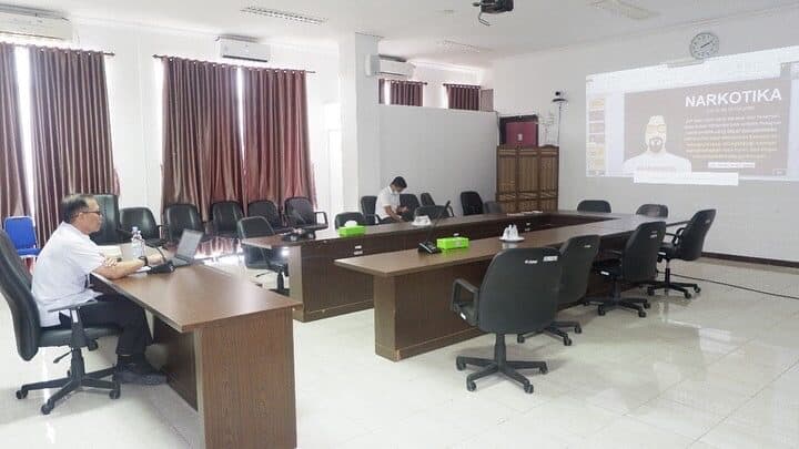Kepala BNNP Sulsel Melaksanakan Ceramah Bahaya Penyalahgunaan Narkoba Secara Virtual di Lingkungan Balai Pendidikan dan Pelatihan Ilmu Pelayaran Barombong Kepala BNNP Sulsel Melaksanakan Ceramah Bahaya Penyalahgunaan Narkoba Secara Virtual di Lingkungan Balai Pendidikan dan Pelatihan Ilmu Pelayaran Barombong