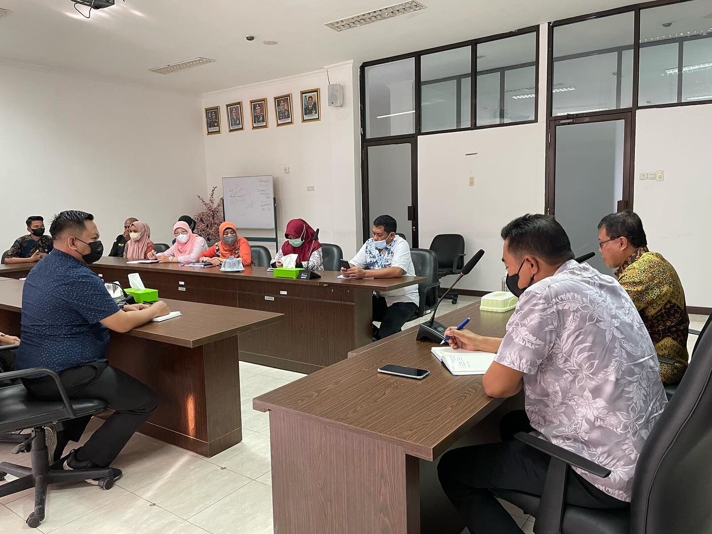 Guna Memonitoring Kegiatan, Kepala Bagian Umum Pimpin Rapat Rutin Personel Bagian Umum Guna Memonitoring Kegiatan, Kepala Bagian Umum Pimpin Rapat Rutin Personel Bagian Umum