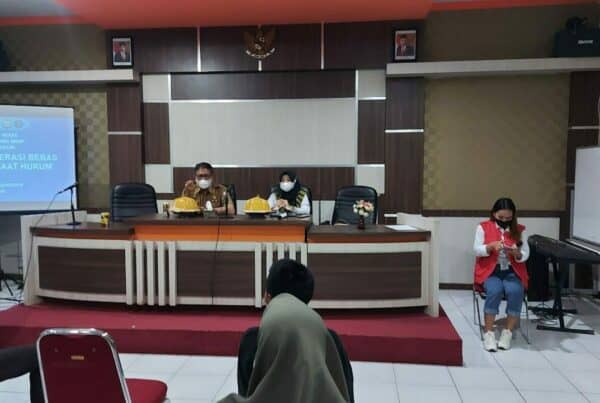 Penyuluh Narkoba Ahli Pertama BNNP Sulsel Surya Sulistiawati, S.Psi bersama Mahasiswa Kuliah Kerja Nyata (KKN) Gelombang 107 Universitas Hasanuddin