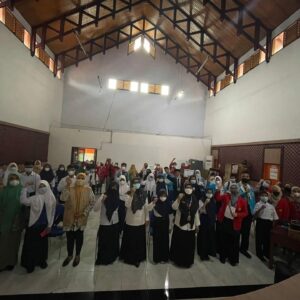 Penyuluh Narkoba BNNP Sulsel. Rosnifai,SKM., M.Kes bersama Mahasiswa Kuliah Kerja Nyata (KKN) Gelombang 107 Universitas Hasanuddin Makassar Penyuluh Narkoba BNNP Sulsel. Rosnifai,SKM., M.Kes bersama Mahasiswa Kuliah Kerja Nyata (KKN) Gelombang 107 Universitas Hasanuddin Makassar