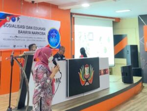 Sosialisasi bahaya penyalahgunaan narkoba kepada perwakilan Siswa- siswi SMA yang berada di wilayah Kecamatan Rappocini Kota Makassar Sosialisasi bahaya penyalahgunaan narkoba kepada perwakilan Siswa- siswi SMA yang berada di wilayah Kecamatan Rappocini Kota Makassar