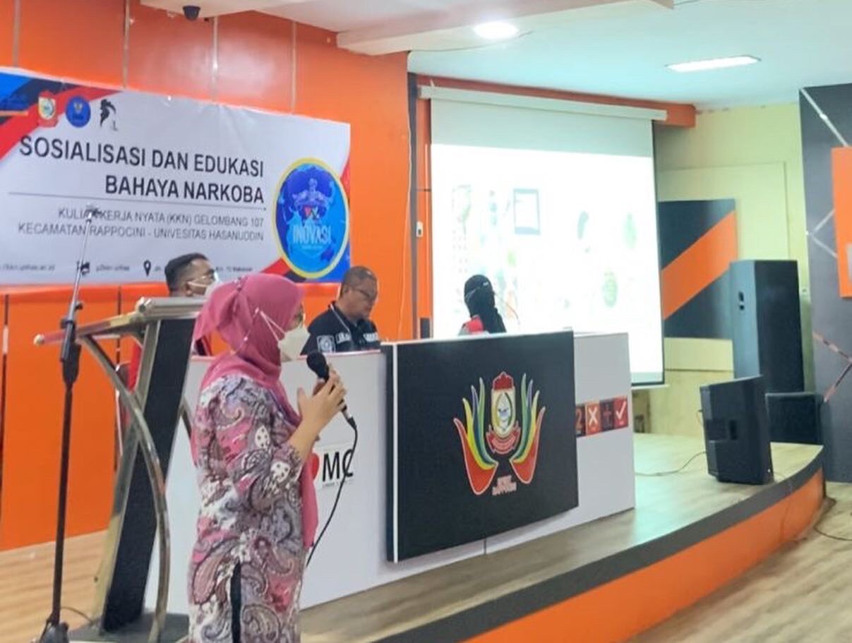 Sosialisasi bahaya penyalahgunaan narkoba kepada perwakilan Siswa- siswi SMA yang berada di wilayah Kecamatan Rappocini Kota Makassar Sosialisasi bahaya penyalahgunaan narkoba kepada perwakilan Siswa- siswi SMA yang berada di wilayah Kecamatan Rappocini Kota Makassar