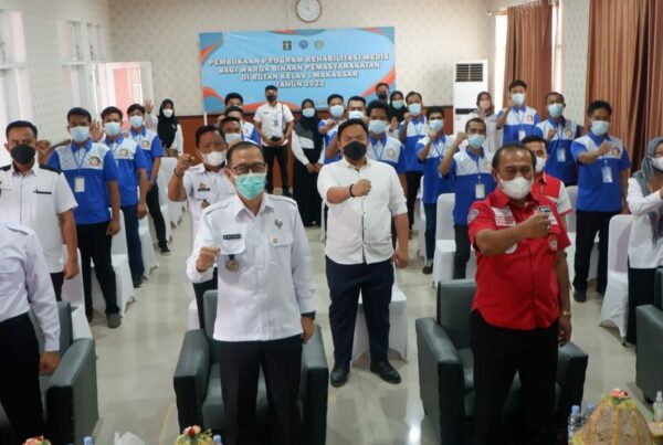 Kepala BNNP Sulsel bersama Kepala Divisi Pemasyarakatan Kemenkumham Sulsel Meresmikan Program Layanan Rehabilitasi Medis bagi Warga Binaan Pemasyarakatan Rutan Kelas I Makassar