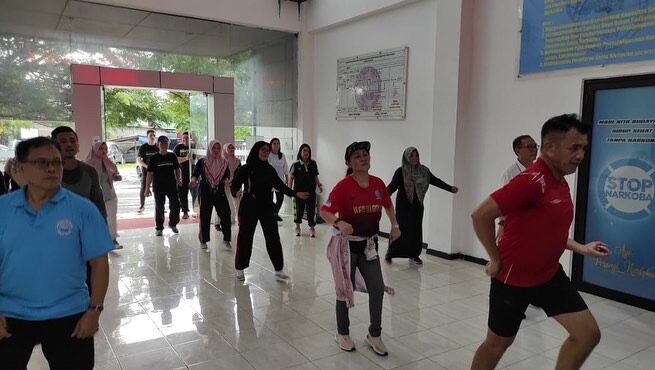 Senam pagi bersama Kepala BNNP Sulsel dan Ibu-ibu DWP BNNP Sulsel