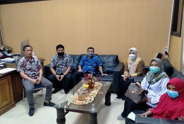 Koordinasi ke Badan Kesbangpol Kota Makassar dalam rangka Penyebaran Informasi P4GN melalui Pemasangan Branding Media Luar Ruang