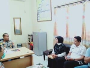 Bidang P2M dalam upaya mengumpulkan data dukung terkait pelaksanaan persiapan pembentukan Desa Bersinar Desa Kanjilo Kecamatan Barombong Kabupaten Gowa Bidang P2M dalam upaya mengumpulkan data dukung terkait pelaksanaan persiapan pembentukan Desa Bersinar Desa Kanjilo Kecamatan Barombong Kabupaten Gowa