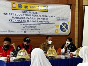 Sosialisasi bahaya narkoba kepada perwakilan Siswa (i) SMP dan SMA yang berada di wilayah Kec. Ujung Pandang Makassar Sosialisasi bahaya narkoba kepada perwakilan Siswa (i) SMP dan SMA yang berada di wilayah Kec. Ujung Pandang Makassar