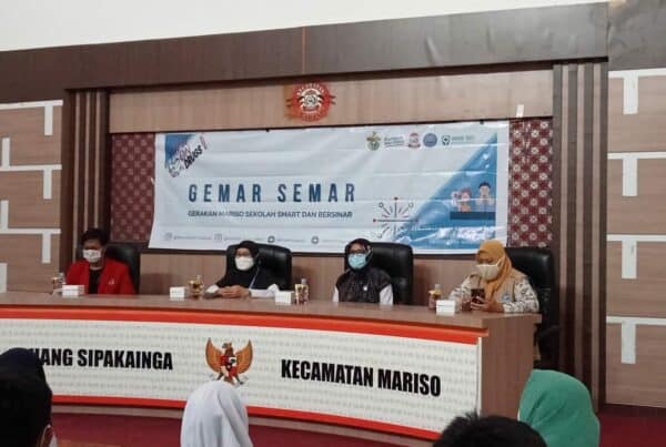 Penyuluh Narkoba BNNP Sulsel. Rosnifai,SKM., M.Kes bersama Mahasiswa Kuliah Kerja Nyata (KKN) Gelombang 107 Universitas Hasanuddin Makassar