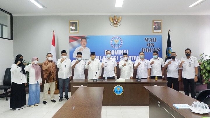 Kepala BNNP SulSel Menerima Kunjungan Relawan Anti Narkoba Ganas Annar MUI SulSel Konsep Otomatis