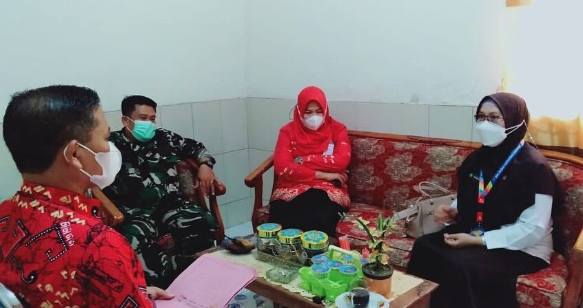 Koordinasi dengan Kepala Kelurahan Parangbanoa Kecamatan Pallangga Kabupaten Gowa Terkait pelaksanaan kegiatan Sosialisasi P4GN dan Kampanye War On Drugs Koordinasi dengan Kepala Kelurahan Parangbanoa Kecamatan Pallangga Kabupaten Gowa Terkait pelaksanaan kegiatan Sosialisasi P4GN dan Kampanye War On Drugs