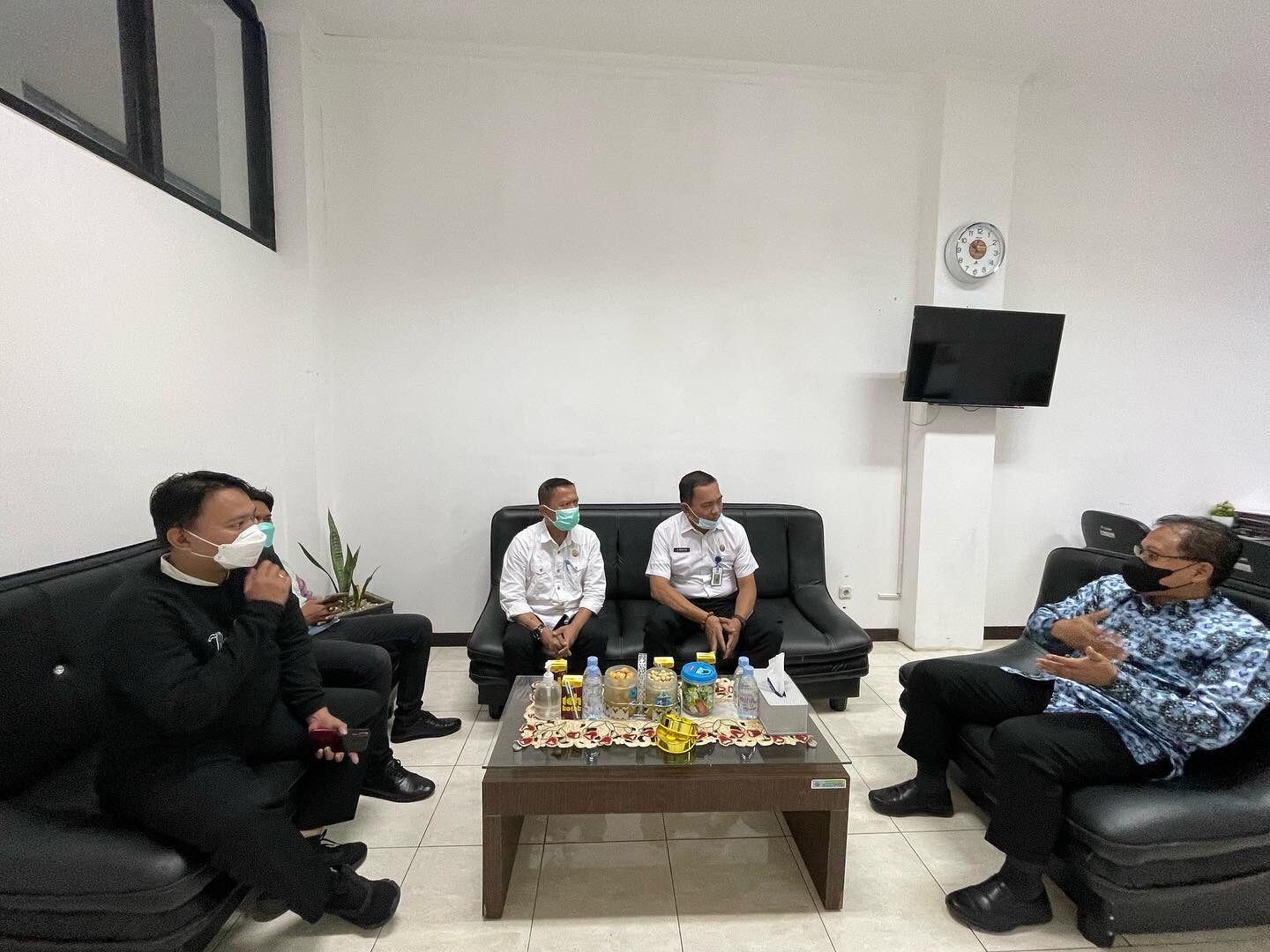 BNN Provinsi Sulawesi Selatan menerima kunjungan kerja dari Badan Kesbangpol Kota Makassar BNN Provinsi Sulawesi Selatan menerima kunjungan kerja dari Badan Kesbangpol Kota Makassar