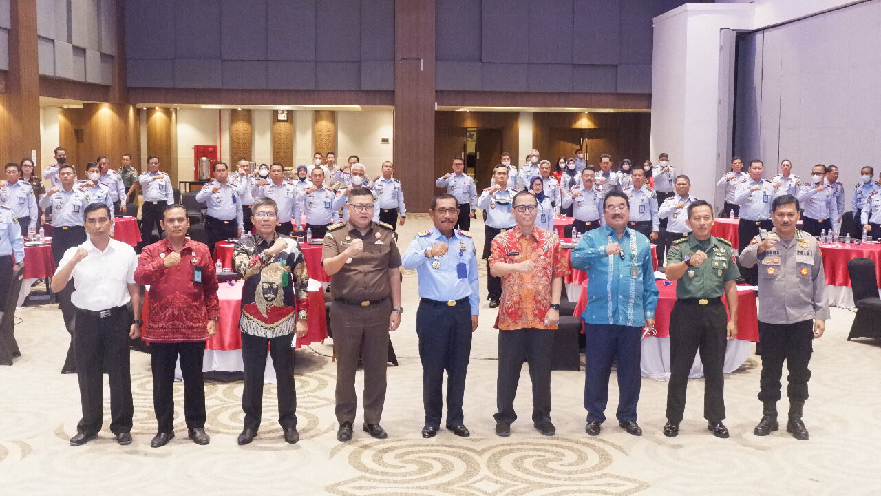KEPALA BNNP SULAWESI SELATAN MENGIKUTI KEGIATAN RAPAT KOORDINASI DILKUMJAKPOL PLUS TAHUN 2022 KEPALA BNNP SULAWESI SELATAN MENGIKUTI KEGIATAN RAPAT KOORDINASI DILKUMJAKPOL PLUS TAHUN 2022