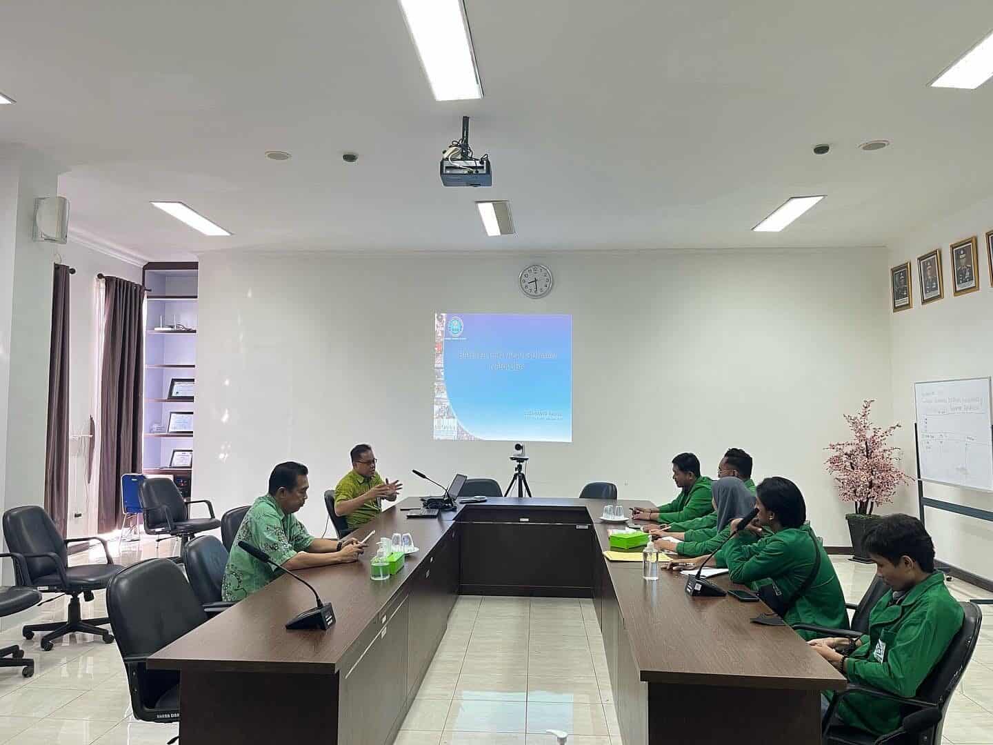 Kepala Bagian Umum memberikan pembekalan kepada Mahasiswa Magang Kepala Bagian Umum memberikan pembekalan kepada Mahasiswa Magang