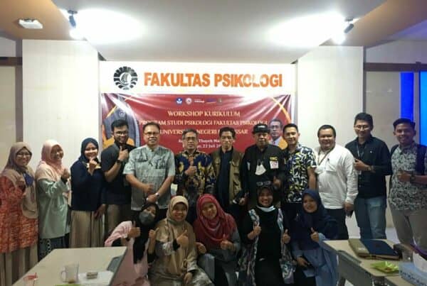 FGD untuk Evaluasi Kurikulum Fakultas Psikologi Universitas Negeri Makassar (UNM) bagi Pengguna Lulusan FGD untuk Evaluasi Kurikulum Fakultas Psikologi Universitas Negeri Makassar (UNM) bagi Pengguna Lulusan