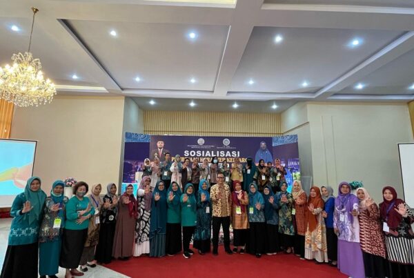 KEPALA BNNP SULSEL MEMBERIKAN CERAMAH BAHAYA NARKOTIKA “SOSIALISASI PEMBINAAN KARAKTER KELUARGA”