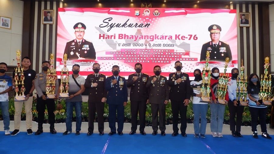 Kepala BNNP Sulawesi Selatan Menghadiri Upacara dan Syukuran Hari Bhayangkara ke 76 Kepala BNNP Sulawesi Selatan Menghadiri Upacara dan Syukuran Hari Bhayangkara ke 76