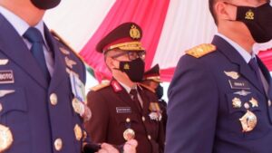 Kepala BNNP Sulawesi Selatan Menghadiri Upacara dan Syukuran Hari Bhayangkara ke 76 Kepala BNNP Sulawesi Selatan Menghadiri Upacara dan Syukuran Hari Bhayangkara ke 76