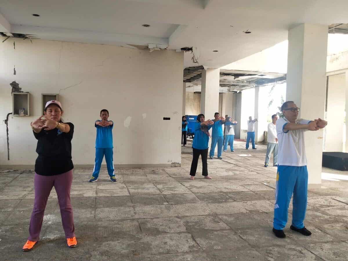 BNNP Sulawesi Selatan melaksanakan senam bersama di halaman Gedung B BNNP Sulsel BNNP Sulawesi Selatan melaksanakan senam bersama di halaman Gedung B BNNP Sulsel