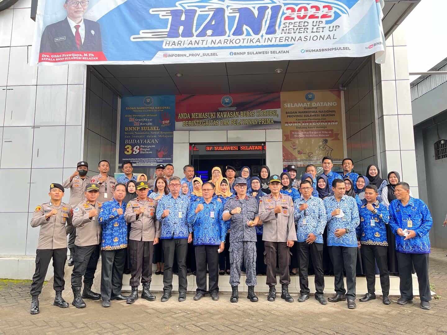 BNNP Sulawesi Selatan Melaksanakan Apel Pagi Sebagai Wujud Integritas BNNP Sulawesi Selatan Melaksanakan Apel Pagi Sebagai Wujud Integritas