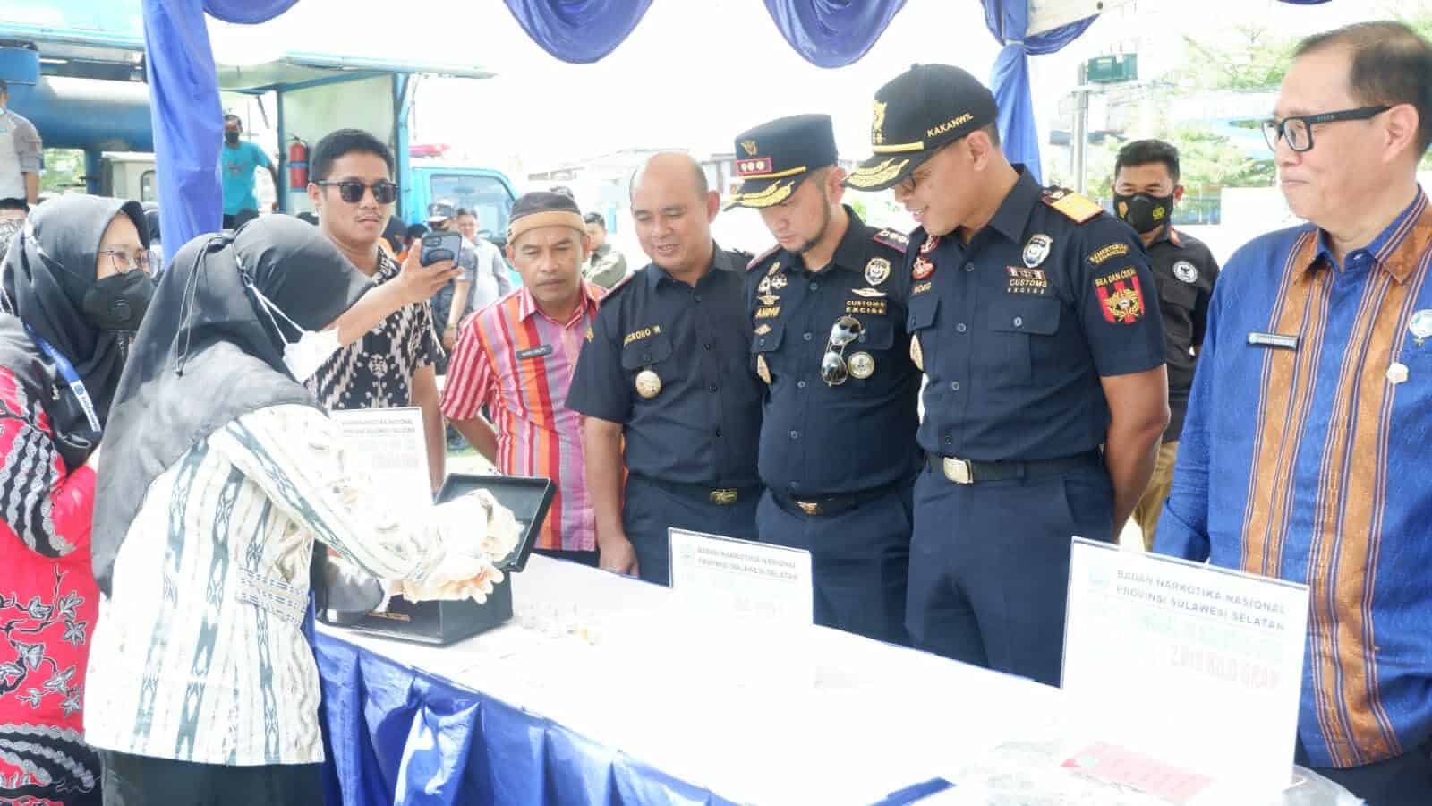BNN PROVINSI SULSEL MUSNAHKAN 5.830 GRAM GANJA DAN 96 GRAM SHABU BNN PROVINSI SULSEL MUSNAHKAN 5.830 GRAM GANJA DAN 96 GRAM SHABU