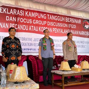 Sinergitas BNNP Sulawesi Selatan bersama Direktorat Reserse Narkoba Polda Sulsel Dalam Pelaksanaan Kegiatan Deklarasi Kampung Tangguh Bersinar dan Forum Group Discussion (FGD) Di Kabupaten Luwu Utara Sinergitas BNNP Sulawesi Selatan bersama Direktorat Reserse Narkoba Polda Sulsel Dalam Pelaksanaan Kegiatan Deklarasi Kampung Tangguh Bersinar dan Forum Group Discussion (FGD) Di Kabupaten Luwu Utara