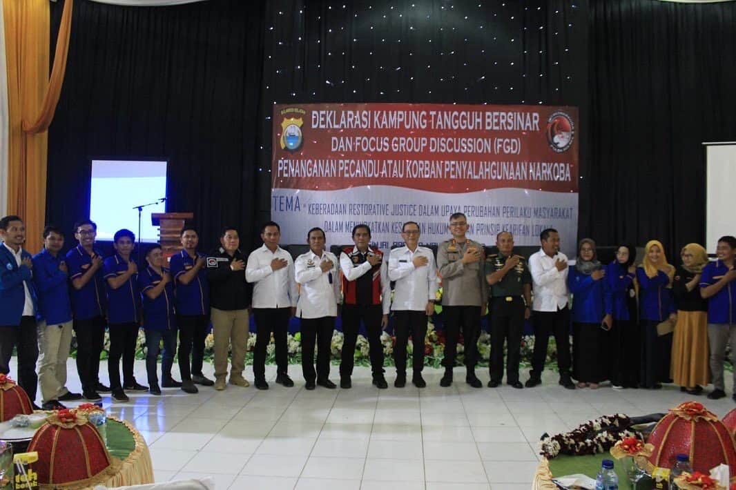 Sinergitas BNN Provinsi Sulawesi Selatan bersama Direktorat Reserse Narkoba Polda Sulawesi Selatan dalam pelaksanaan kegiatan Deklarasi Kampung Tangguh Bersinar dan Forum Group Discussion (FGD) Sinergitas BNN Provinsi Sulawesi Selatan bersama Direktorat Reserse Narkoba Polda Sulawesi Selatan dalam pelaksanaan kegiatan Deklarasi Kampung Tangguh Bersinar dan Forum Group Discussion (FGD)