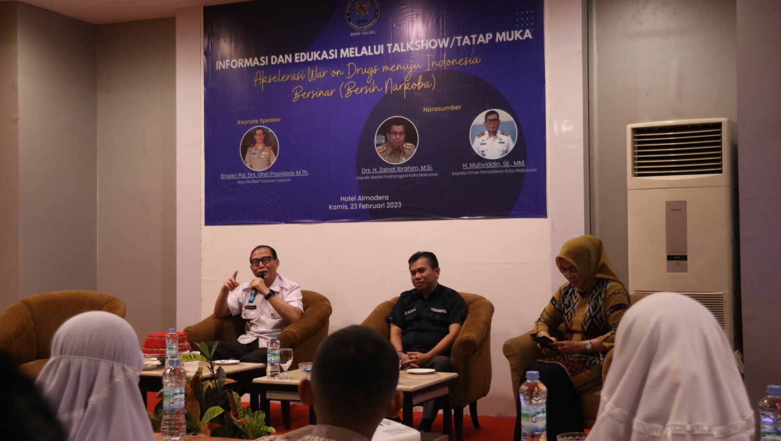 Kepala BNNP Sulawesi Selatan Membuka Kegiatan Akselerasi War On Drugs Menuju Indonesia Bersinar Melalui Talkshow Kepala BNNP Sulawesi Selatan Membuka Kegiatan Akselerasi War On Drugs Menuju Indonesia Bersinar Melalui Talkshow