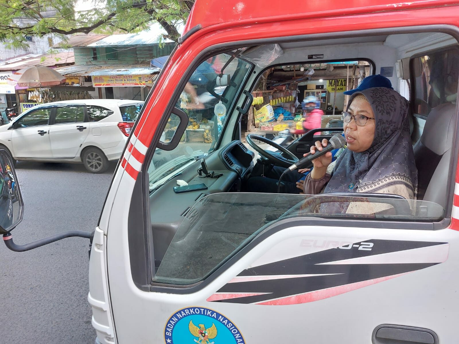 Kampanyekan War On Drugs melalui Penyuluhan Mobile di wilayah Kelurahan Pa'baeng-baeng Makassar Kampanyekan War On Drugs melalui Penyuluhan Mobile di wilayah Kelurahan Pa’baeng-baeng Makassar