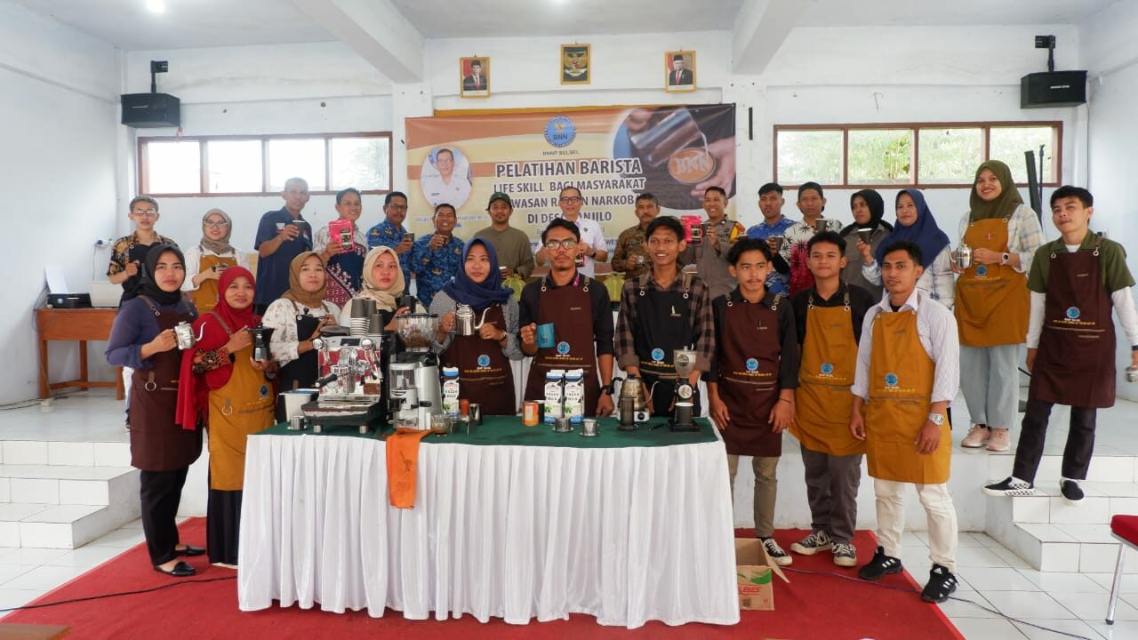 Kepala BNNP Sulawesi Selatan Menutup Kegiatan Life Skill Barista Di Kawasan Rawan Desa Kanjilo