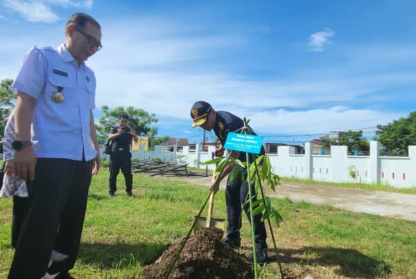 Simbol Persahabatan yang kuat, BNNP Sulsel Bersama Direktorat Jenderal Bea Cukai Sulbagsel Melaksanakan Penanaman Pohon