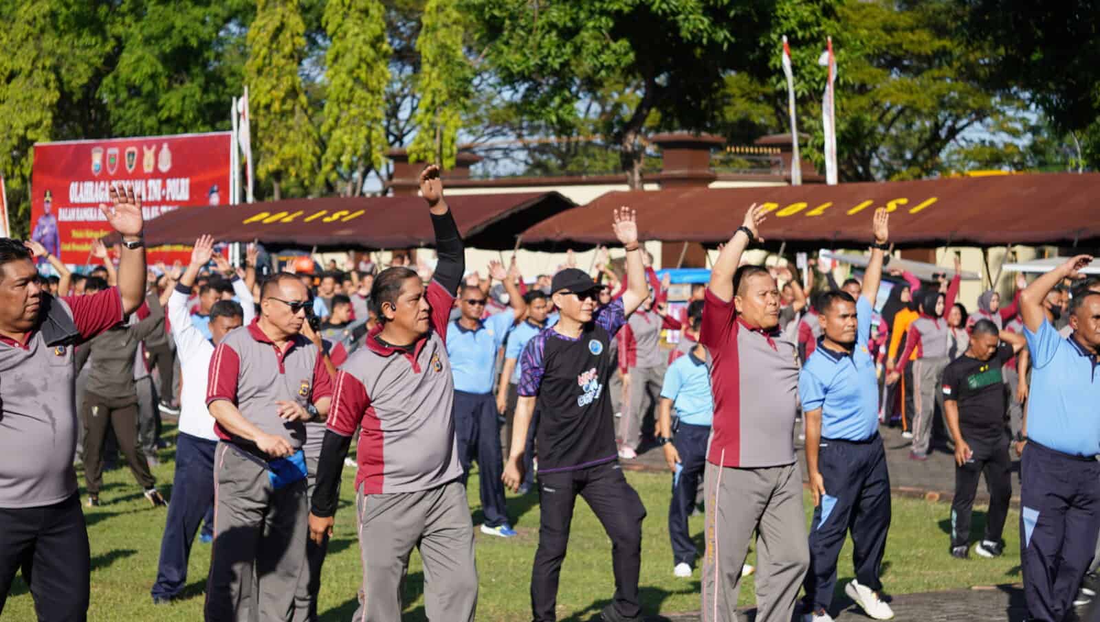 Kepala BNN Prov. SULSEL Mengikuti Kegiatan Olahraga Bersama TNI-POLRI Dalam Rangka Menyambut HUT Bhayangkara Ke 77 Tahun Kepala BNN Prov. SULSEL Mengikuti Kegiatan Olahraga Bersama TNI-POLRI Dalam Rangka Menyambut HUT Bhayangkara Ke 77 Tahun