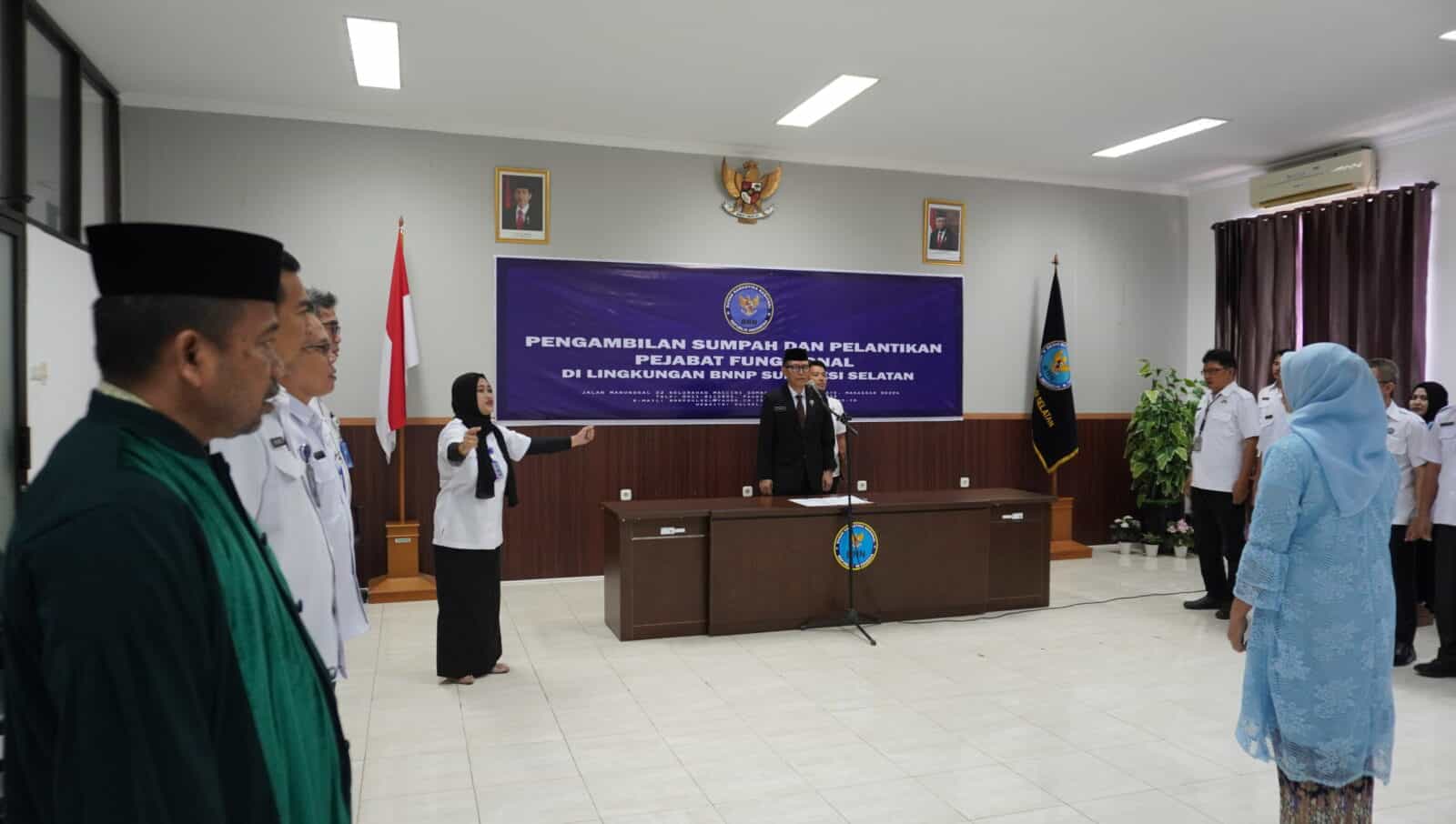 BNN Prov. SULSEL Melaksanakan Pelantikan Pengambilan Sumpah/Janji Jabatan Pejabat Fungsional dan Pelepasan Pegawai Memasuki Masa Pensiun Konsep Otomatis