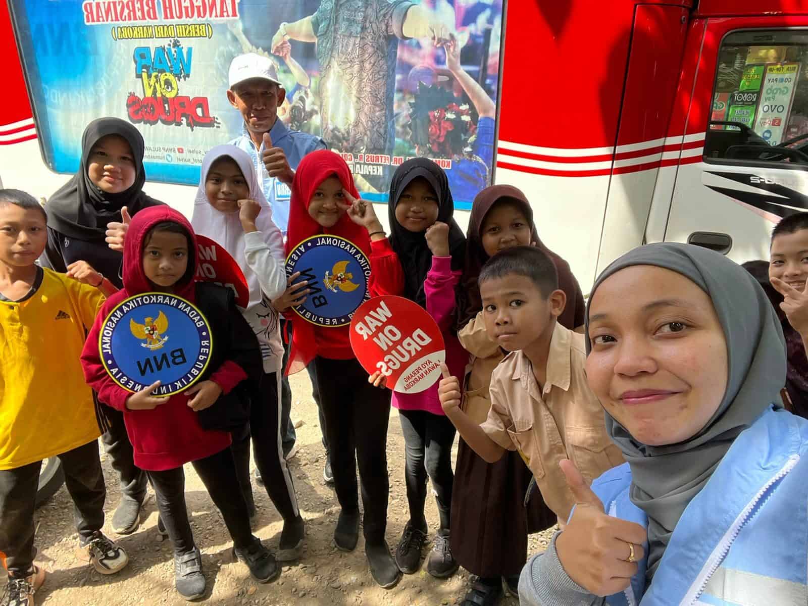 Pelaksanaan KIE P4GN Melalui Sosialisasi Anti Narkoba Secara Mobile Di Wilayah Kota Makassar Pelaksanaan KIE P4GN Melalui Sosialisasi Anti Narkoba Secara Mobile Di Wilayah Kota Makassar