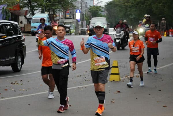 Kepala BNN Prov. Sulsel Mengikuti Makassar Half Marathon 2023 “Stride Of Solidarity”