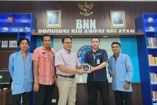 Kepala Bagian Umum Melaksanakan Pelepasan Mahasiswa KKL STIMIK Profesional Makassar