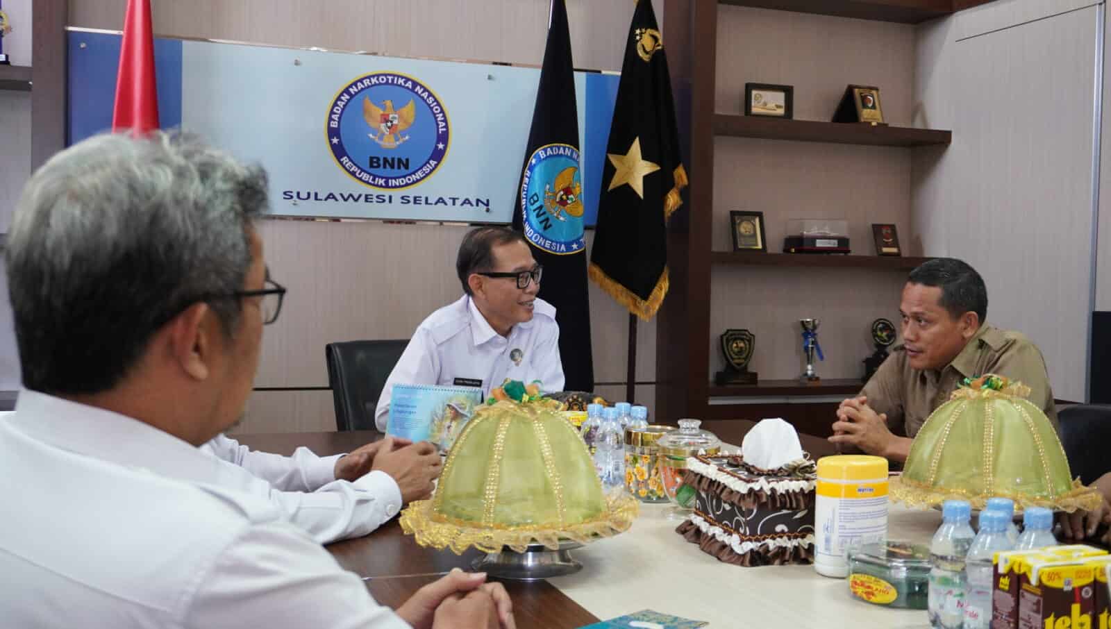 Dalam Rangka Pencegahan Penyalahgunaan Narkoba Di Lingkungan Pendidikan, Kepala BNN Prov. Sulsel Menerima Audiensi Tim Dinas Pendidikan Prov. Sulsel Dalam Rangka Pencegahan Penyalahgunaan Narkoba Di Lingkungan Pendidikan, Kepala BNN Prov. Sulsel Menerima Audiensi Tim Dinas Pendidikan Prov. Sulsel