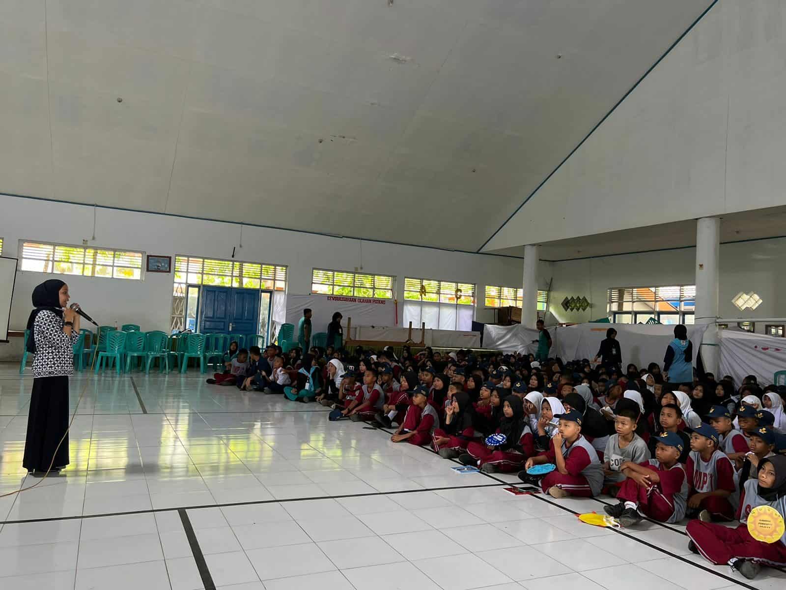 Sosialisasi Bahaya Penyalahgunaan Narkoba pada Masa Pengenalan Lingkungan Sekolah di beberapa Sekolah Menengah Pertama di Kota Makassar Sosialisasi Bahaya Penyalahgunaan Narkoba pada Masa Pengenalan Lingkungan Sekolah di beberapa Sekolah Menengah Pertama di Kota Makassar