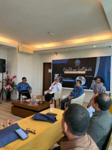 Kepala BNN Prov. Sulawesi Selatan Membuka Pelatihan Softskill di SMP dan SMA Sederajat di Kota Makassar Kepala BNN Prov. Sulawesi Selatan Membuka Pelatihan Softskill di SMP dan SMA Sederajat di Kota Makassar