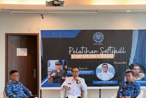 Kepala BNN Prov. Sulawesi Selatan Membuka Pelatihan Softskill di SMP dan SMA Sederajat di Kota Makassar Kepala BNN Prov. Sulawesi Selatan Membuka Pelatihan Softskill di SMP dan SMA Sederajat di Kota Makassar