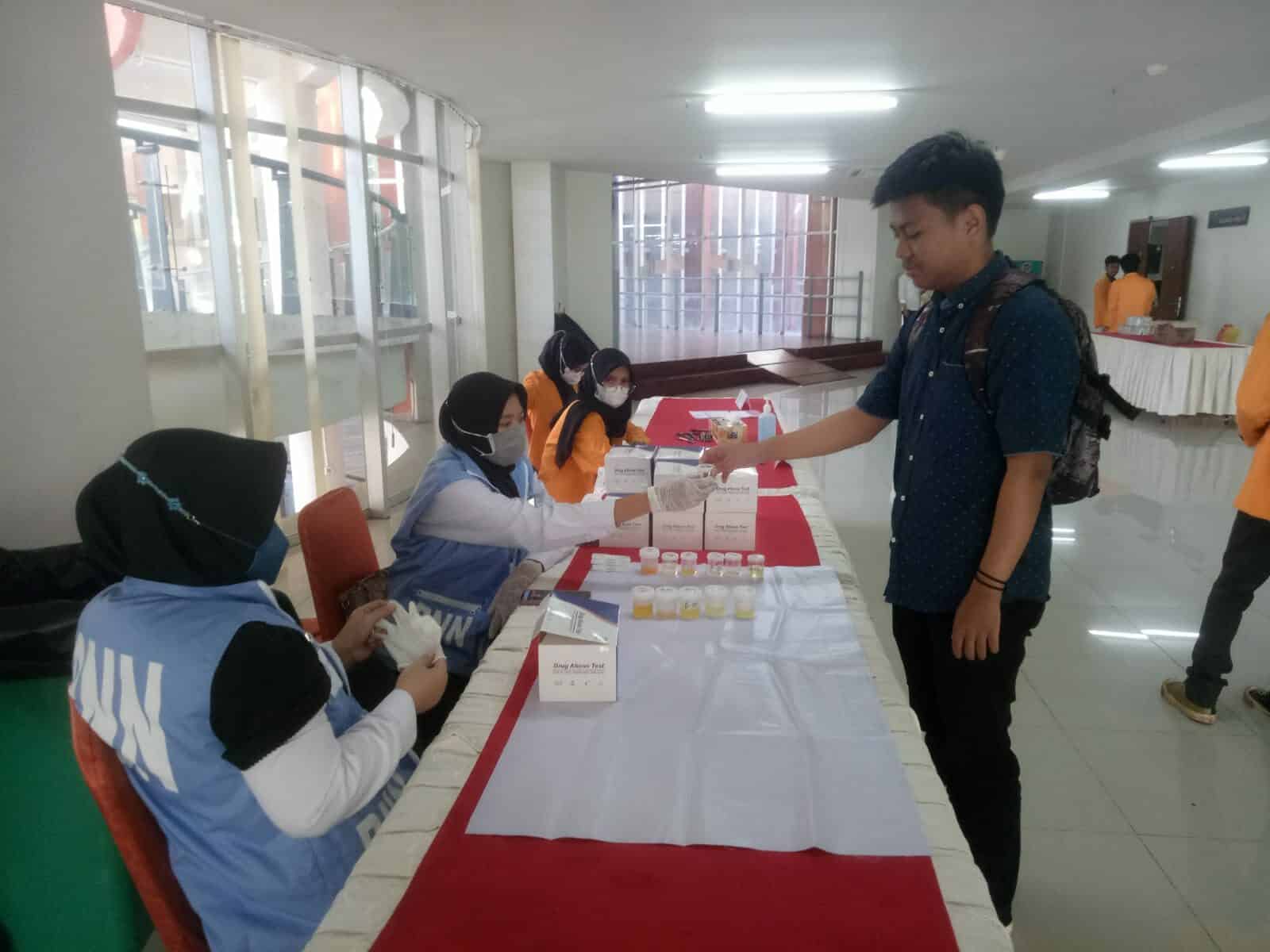 BNN Provinsi Sulawesi Selatan Tes Urine bagi Mahasiswa Di Lingkungan Pendidikan Universitas Negeri Makassar