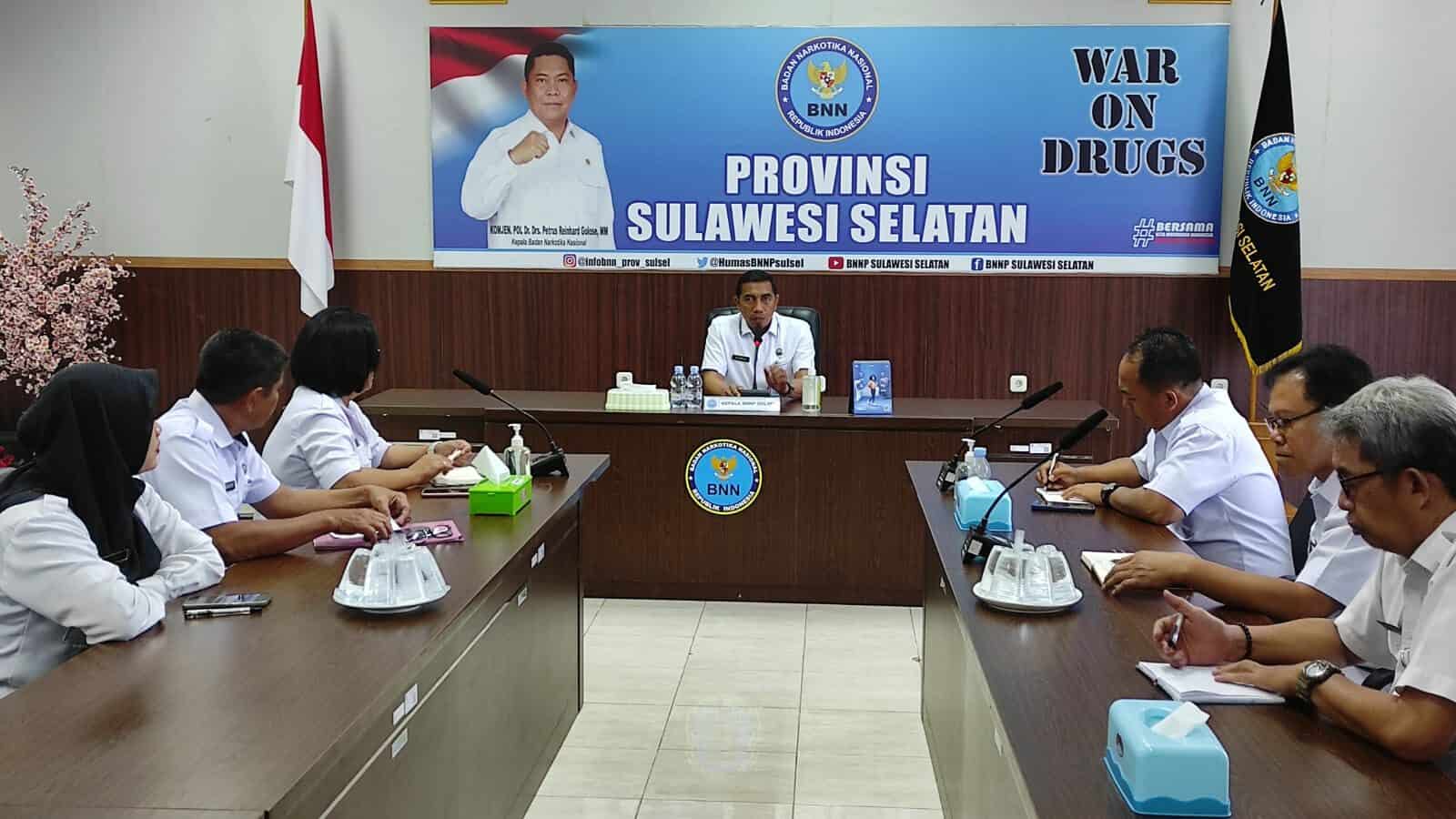 Kepala BNN Prov.Sulsel Pimpin Rapat terkait Arahan Kepada BNN Kab/Kota Wilayah Sulawesi Selatan dan PJU BNN Prov. Sulsel Kepala BNN Prov.Sulsel Pimpin Rapat terkait Arahan Kepada BNN Kab/Kota Wilayah Sulawesi Selatan dan PJU BNN Prov. Sulsel